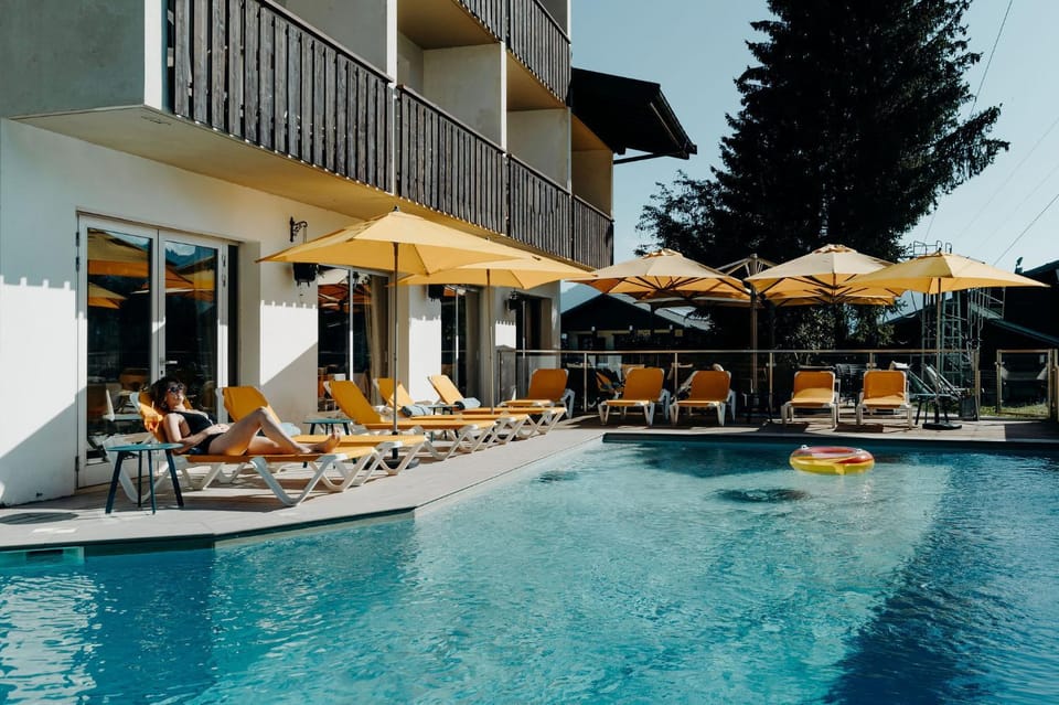 Patio, Pool view, Swimming pool, Swimming pool, sunbed