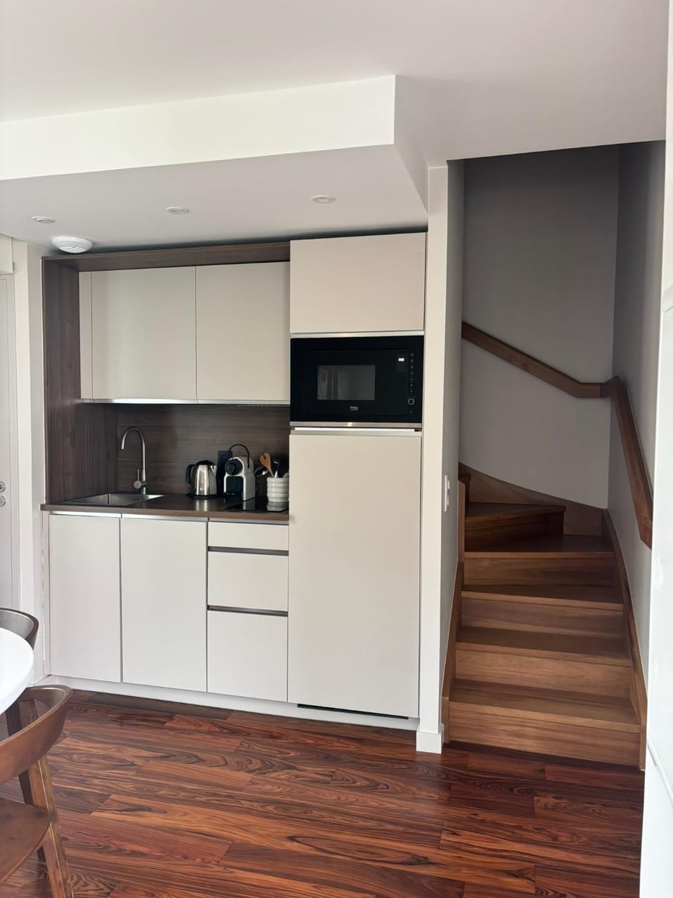 Coffee/tea facilities, dishwasher, stove