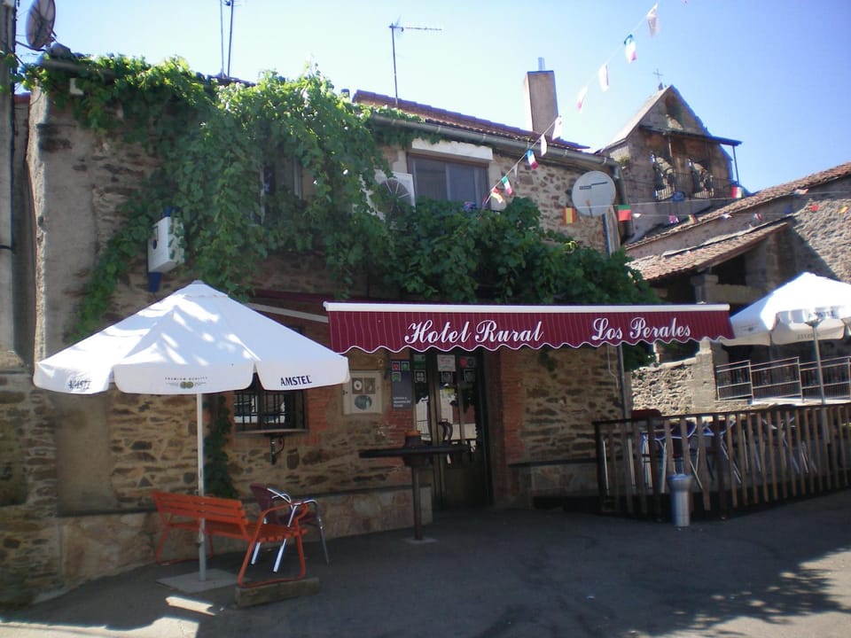 Property building, Facade/entrance, Drinks, Alcoholic drinks, Non alcoholic drinks