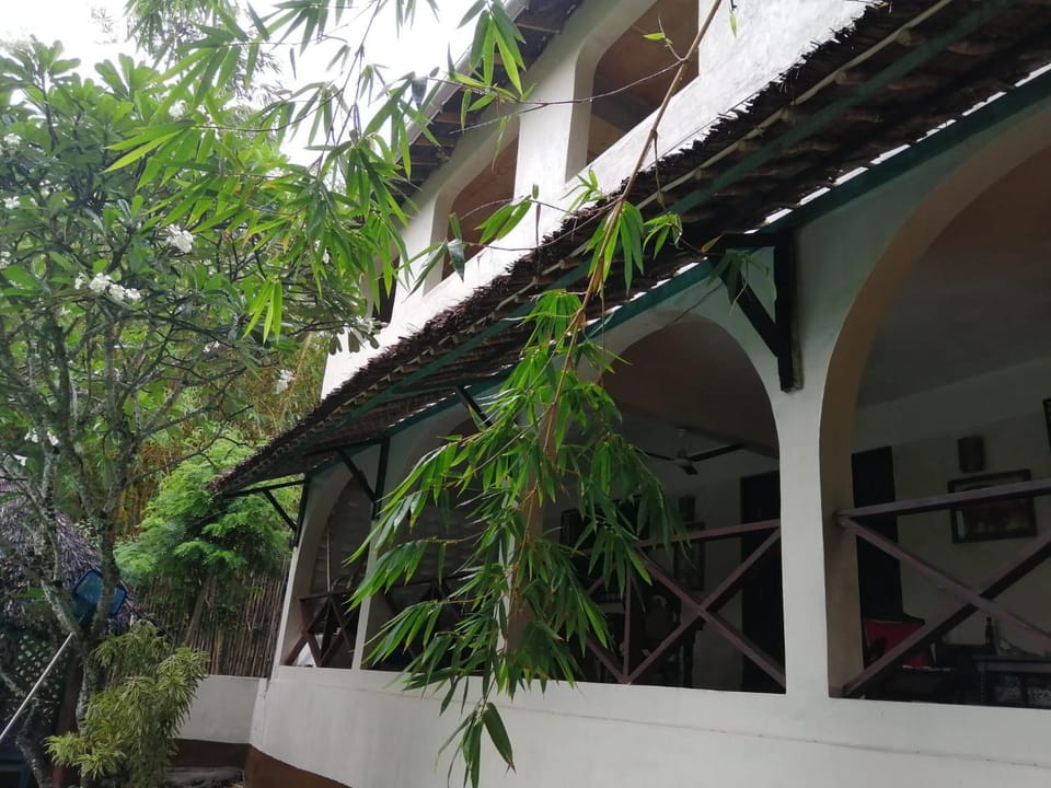Sunset Villa's Tropical Garden House Villa in Kenya