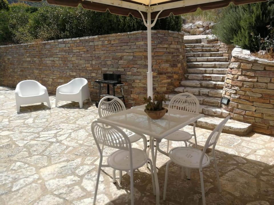 Property building, BBQ facilities, Balcony/Terrace