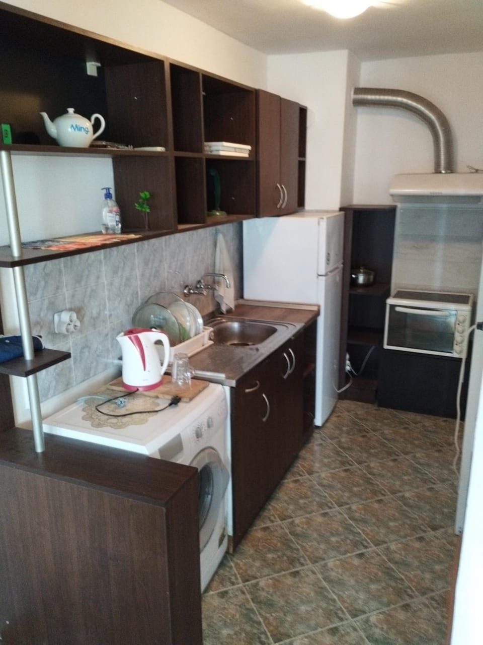 Kitchen or kitchenette, oven, stove