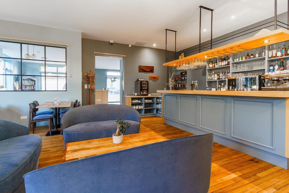 Lounge or bar