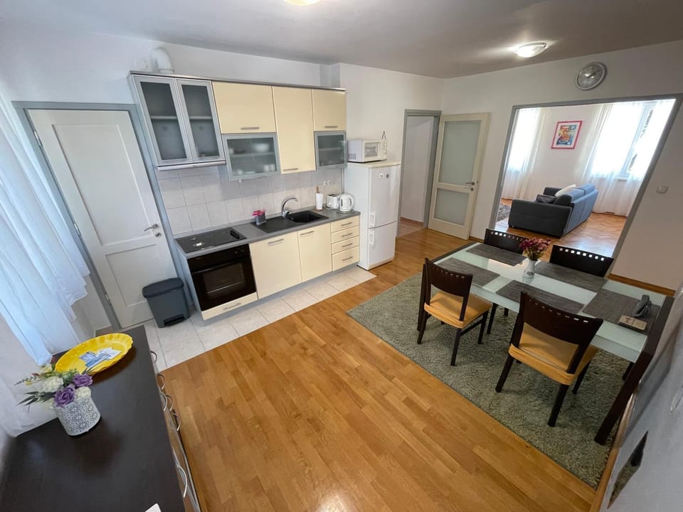 Dining area, kitchen, air conditioner