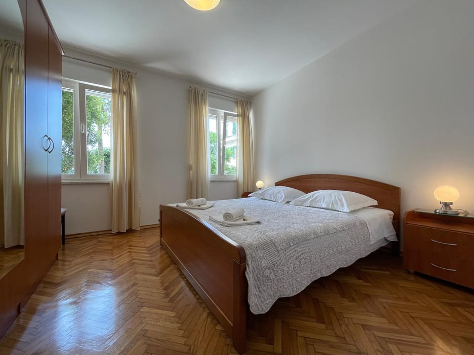 Bed, Bedroom, Sea view