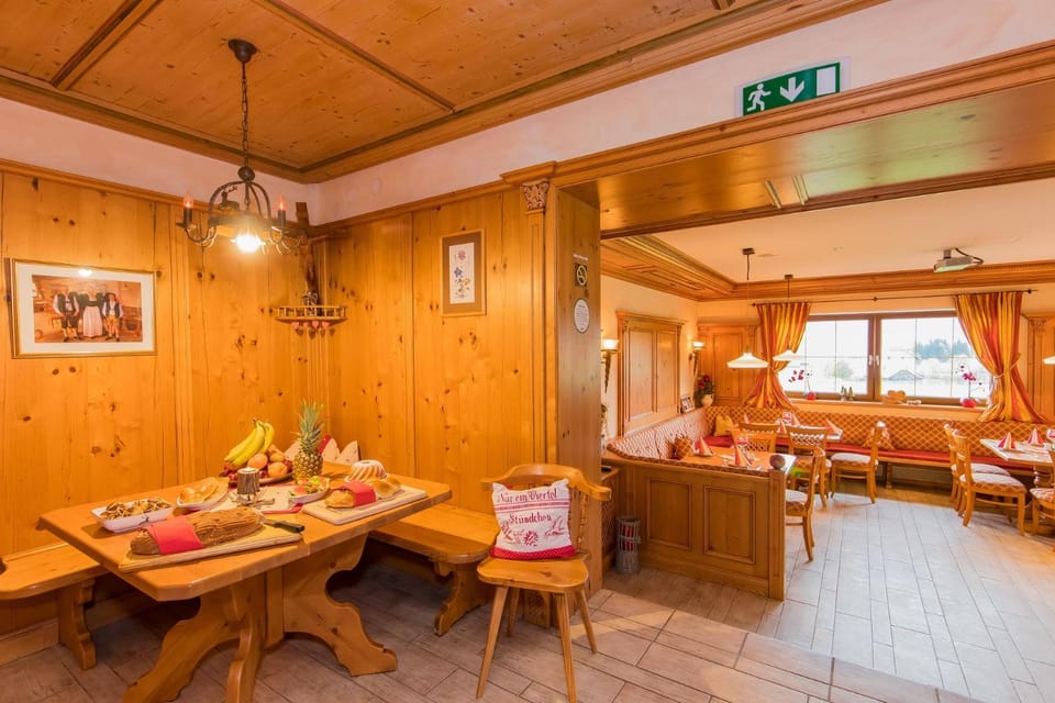 Restaurant/places to eat, Food and drinks, Breakfast