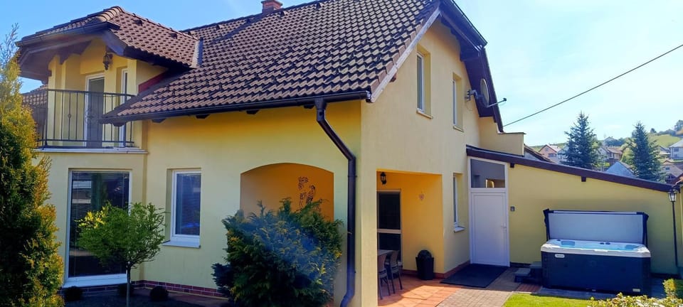 Property building, Hot Tub, Hot Tub