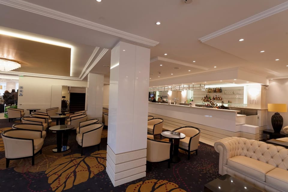 Property building, Lounge or bar, air conditioner, air conditioner