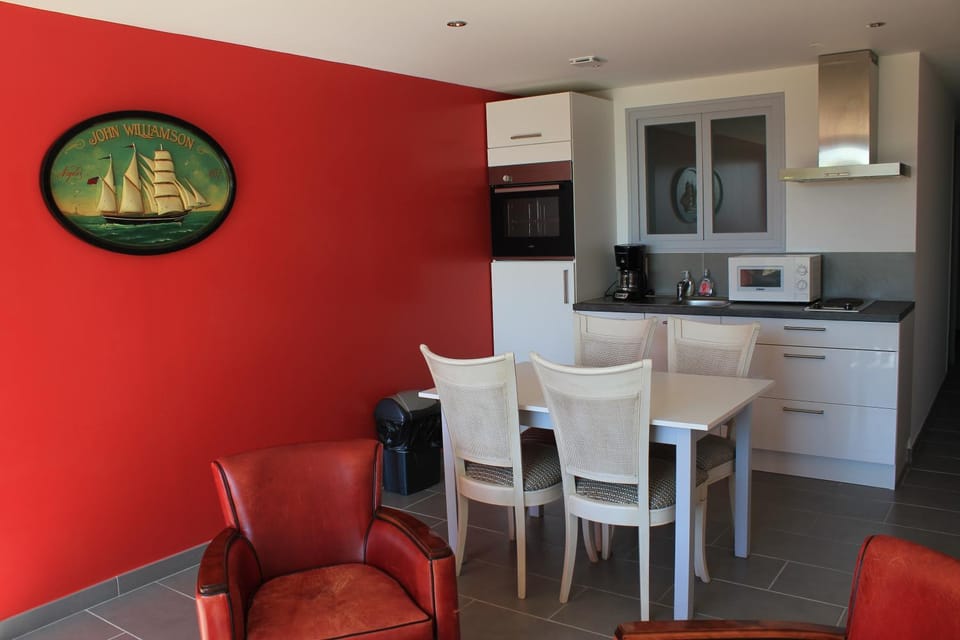 Kitchen or kitchenette, Living room