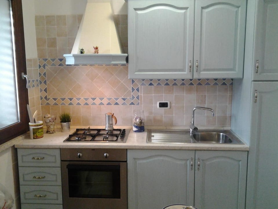 Kitchen or kitchenette, Food and drinks