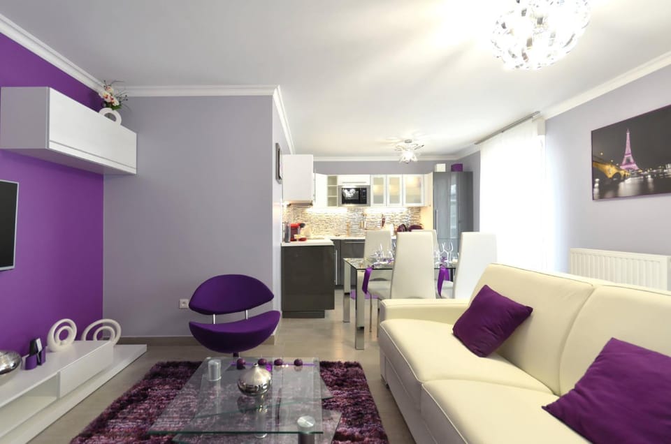 Coffee/tea facilities, Kitchen or kitchenette, Living room