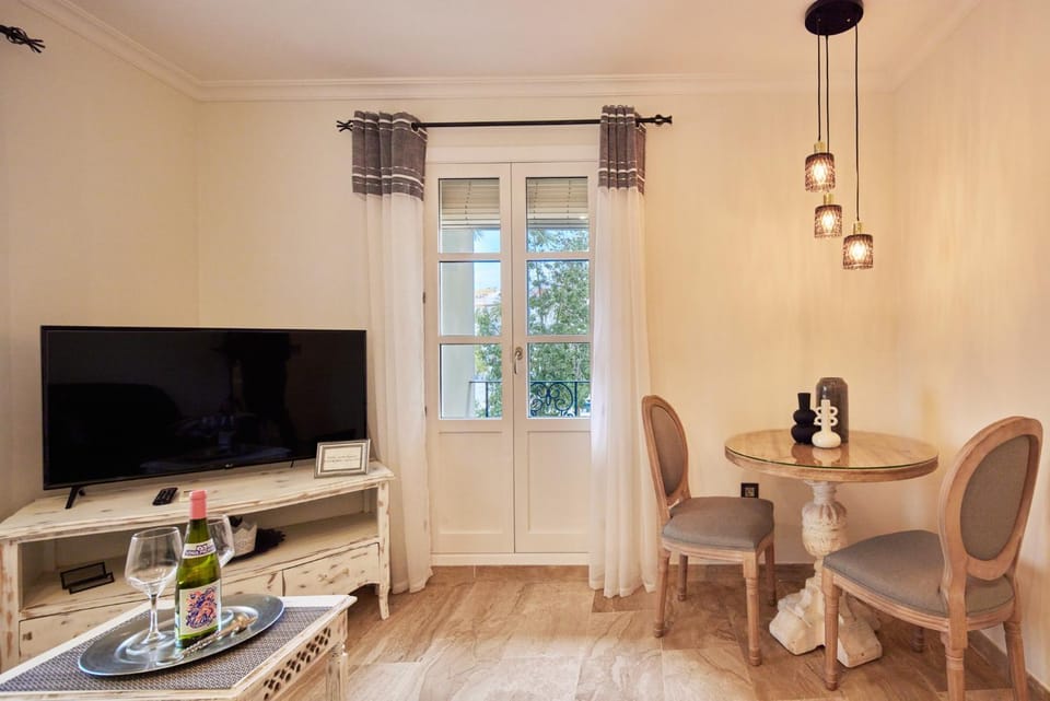 TV and multimedia, Dining area