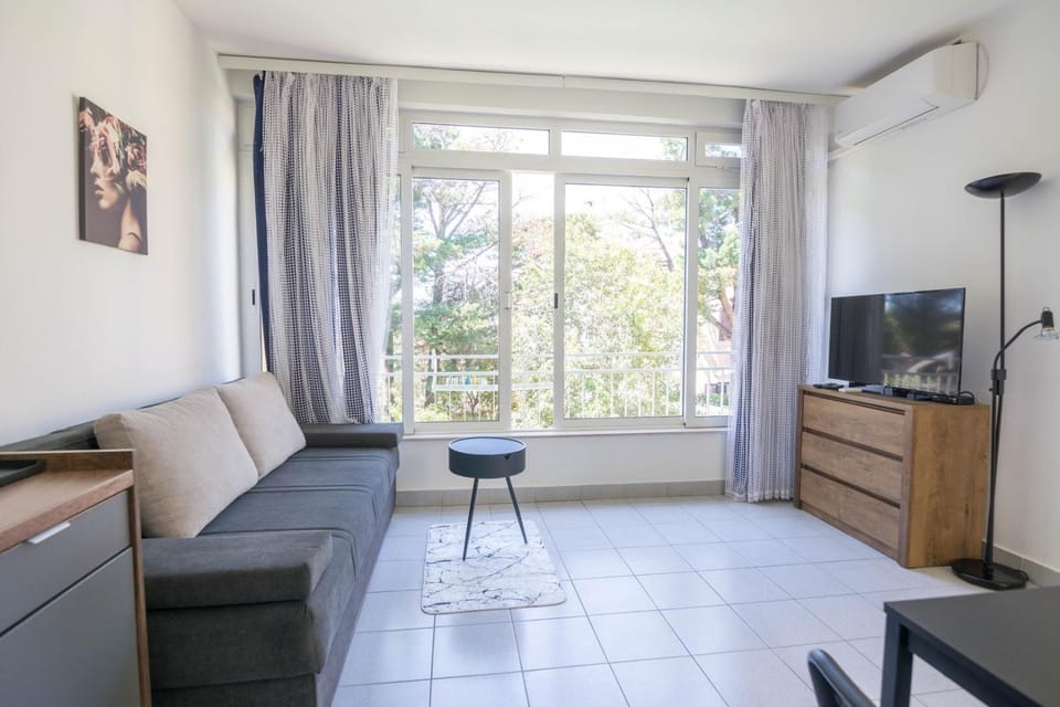 Kitchen or kitchenette, Living room, Dining area, air conditioner