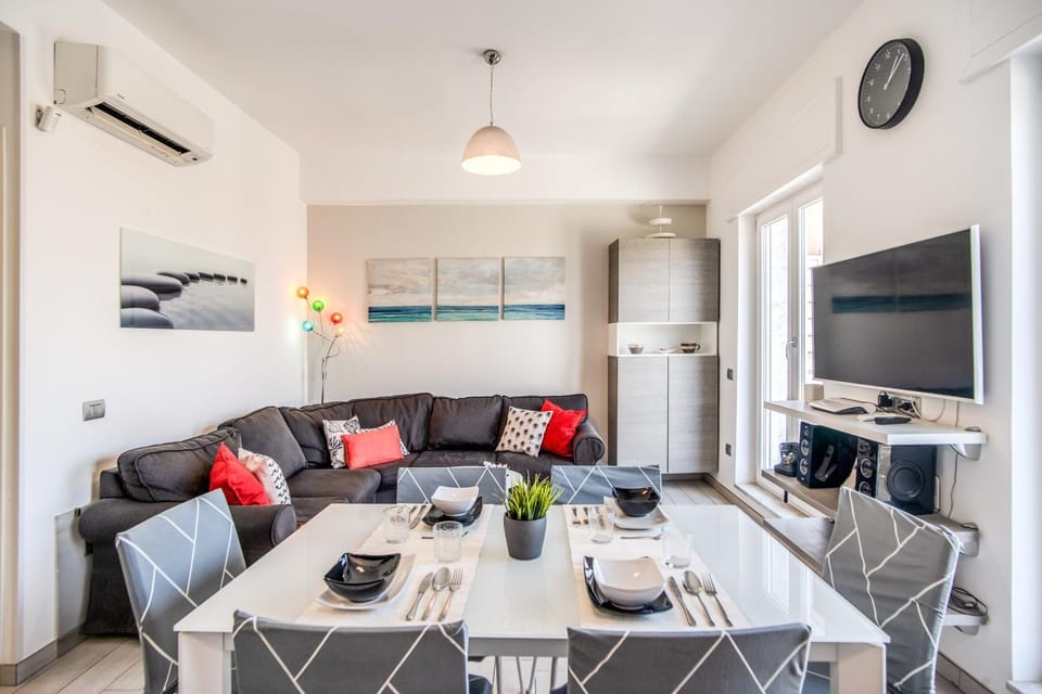 Communal lounge/ TV room, TV and multimedia, Kitchen or kitchenette, Living room, Seating area, Dining area, Evening entertainment, minibar, pet friendly, air conditioner