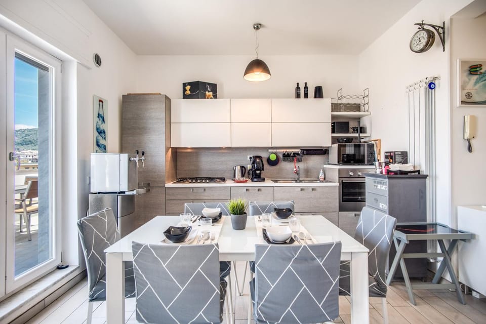 Kitchen or kitchenette, Living room, Seating area, Dining area, dishwasher, minibar, oven, pet friendly, stove