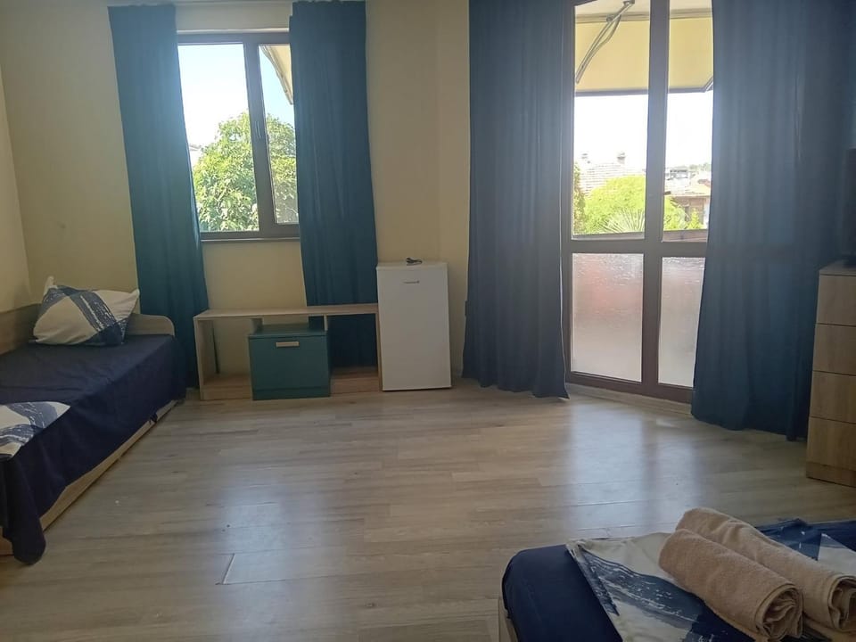 Bed, Bedroom, internet, towels, air conditioner
