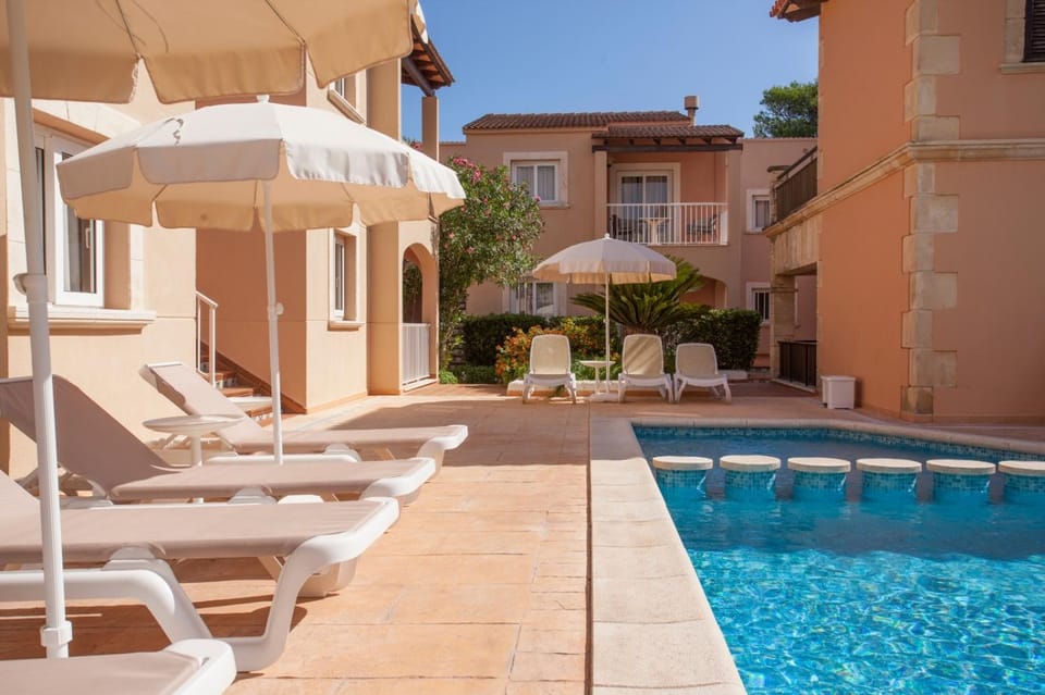 Property building, Pool view, Swimming pool, sunbed