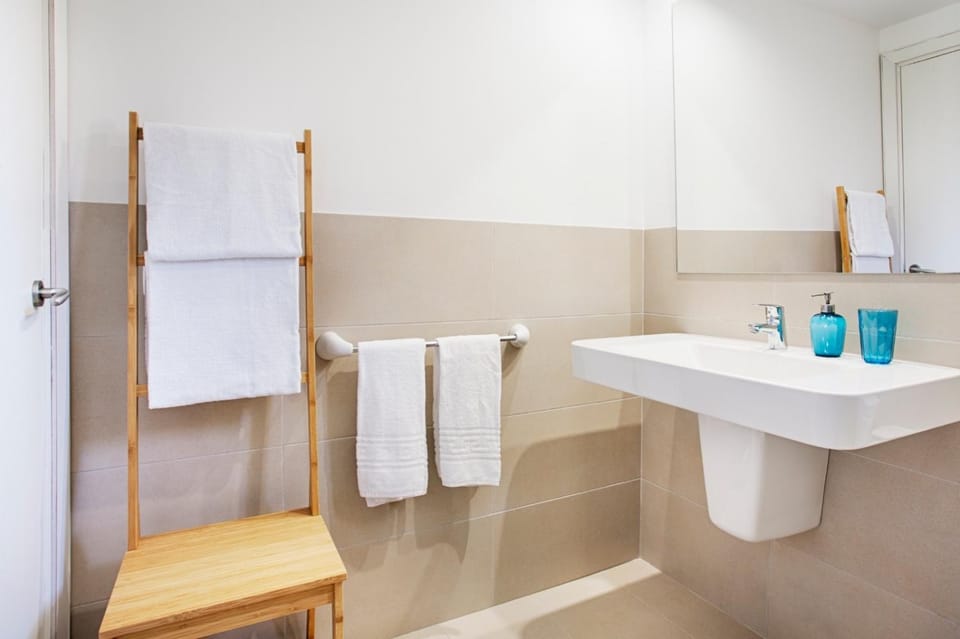 Bathroom, towels