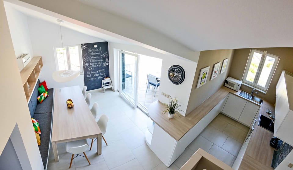 Seating area, Dining area, kitchen