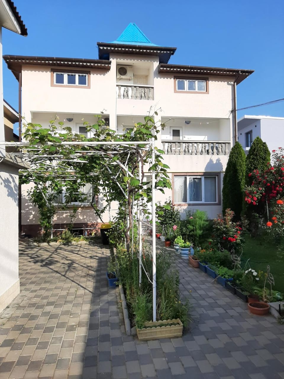 Property building, Day