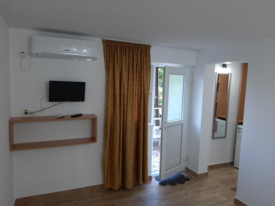 TV and multimedia, Photo of the whole room, internet, air conditioner
