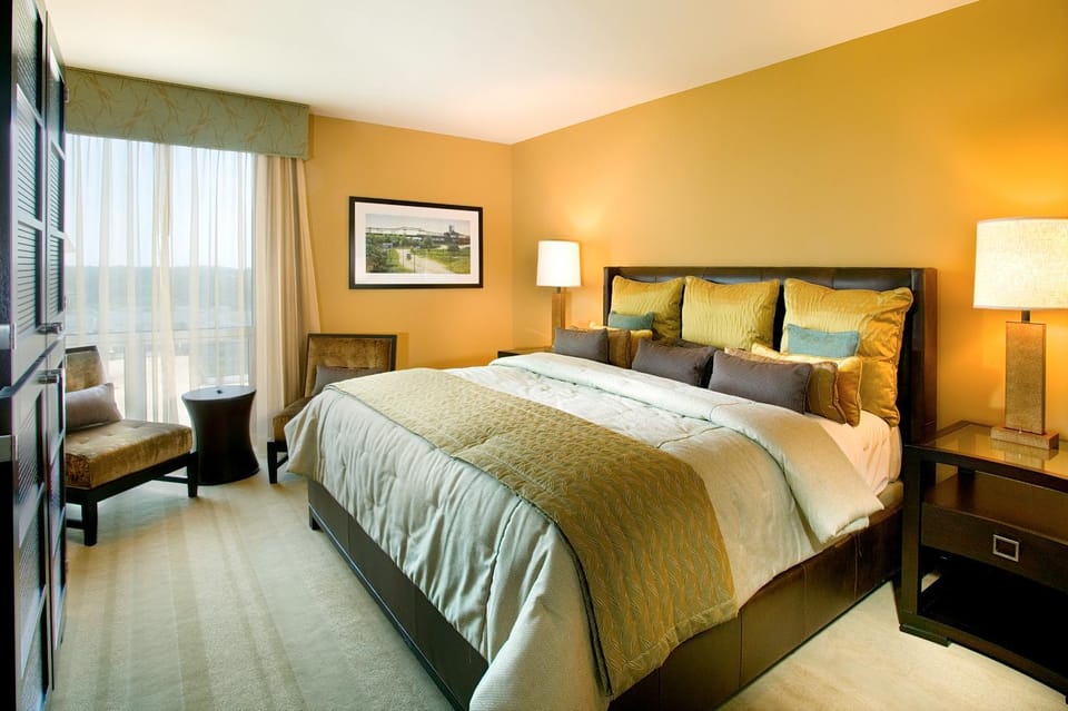 Photo of the whole room, Bedroom
