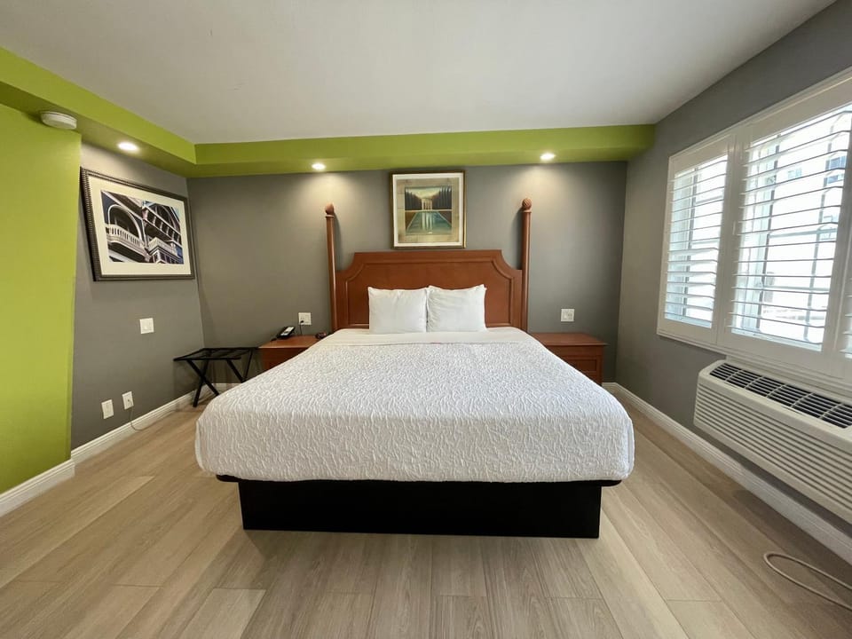 Bed, TV and multimedia