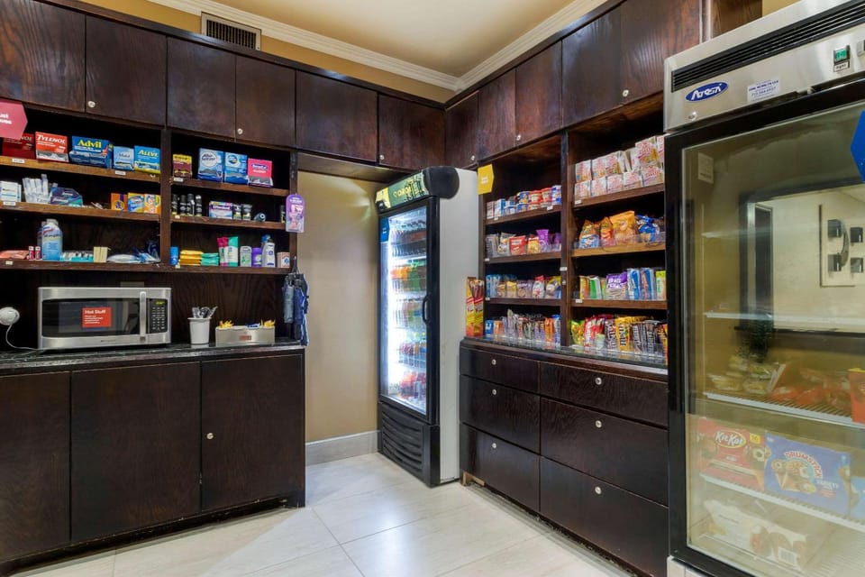 On-site shops, Other, Supermarket/grocery shop, Shopping Area, Drinks