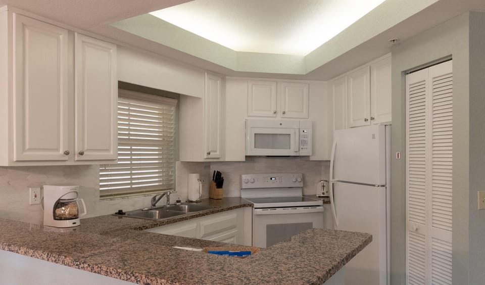 Coffee/tea facilities, dishwasher, minibar, pet friendly, stove, toaster, kitchen