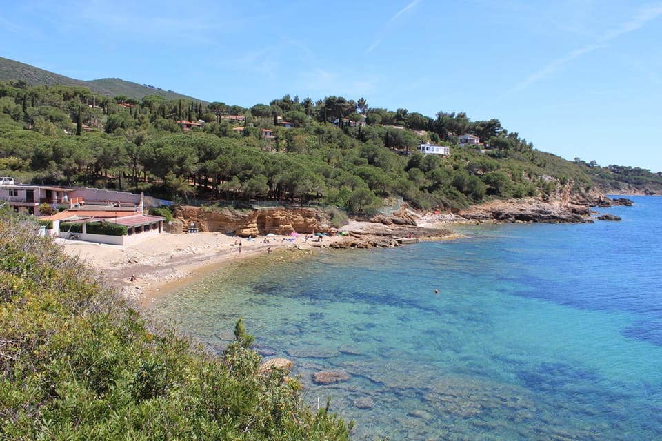 Nearby landmark, Restaurant/places to eat, Neighbourhood, Natural landscape, Fishing, Snorkeling, Beach, Windsurfing, Diving, Animals, Pets, Sports