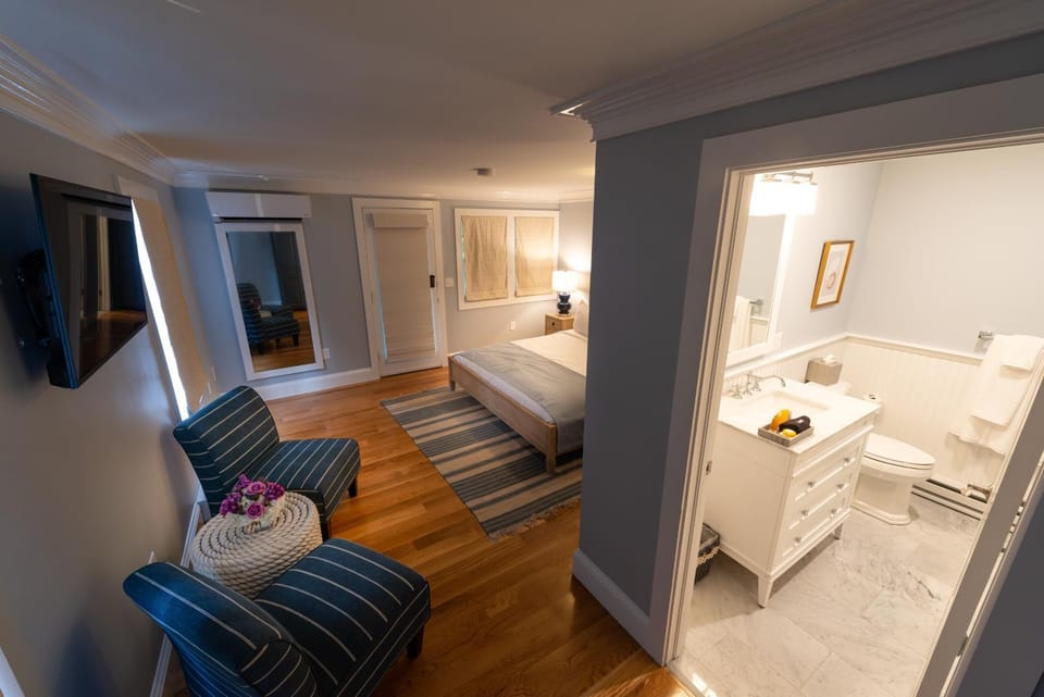 Bathroom, Seating area, Bedroom