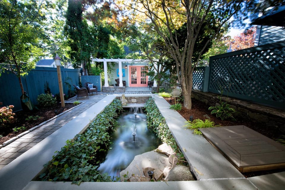 Property building, Patio, Garden, Balcony/Terrace