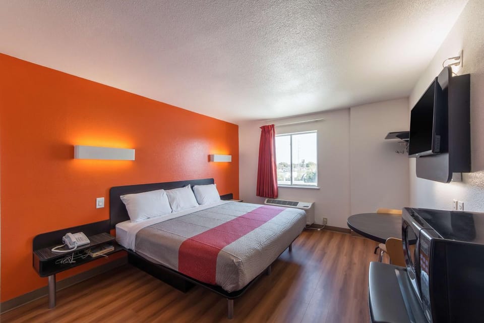 Photo of the whole room, Bedroom, On site