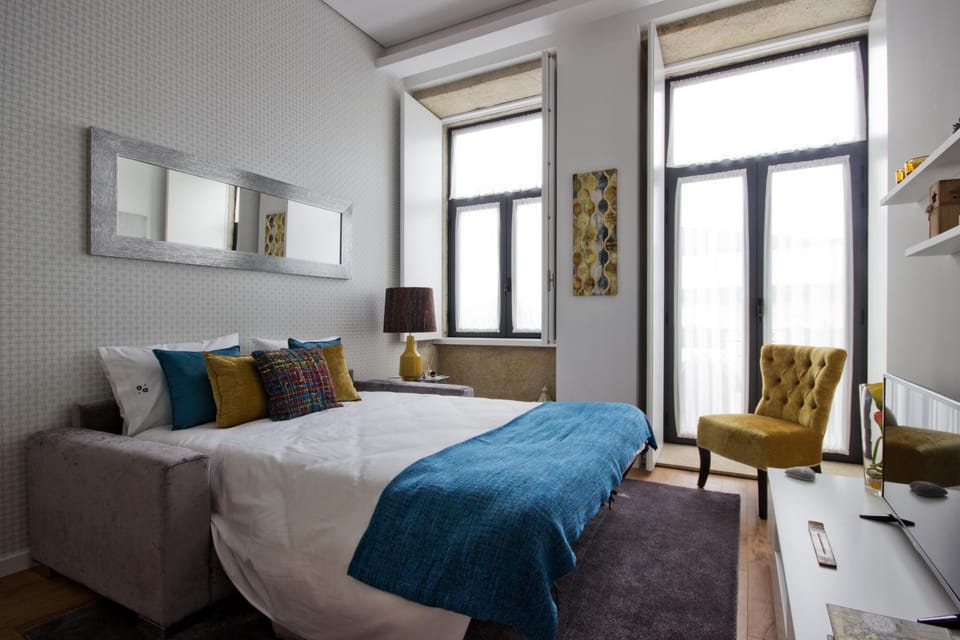Bed, Living room