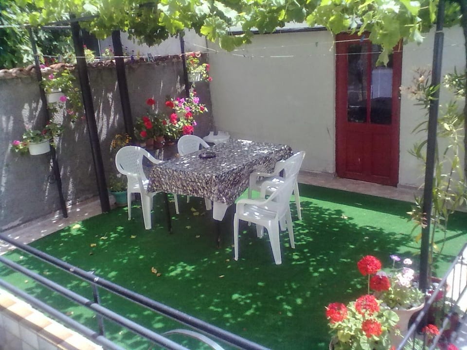 Patio, Garden, Balcony/Terrace