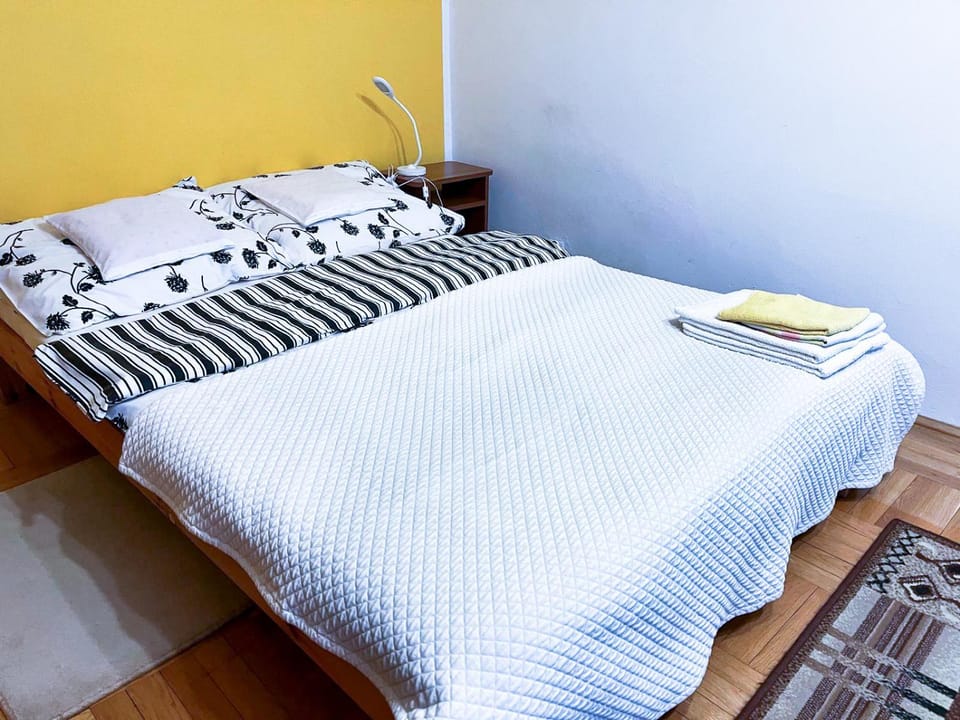 Bed, Living room, Bedroom