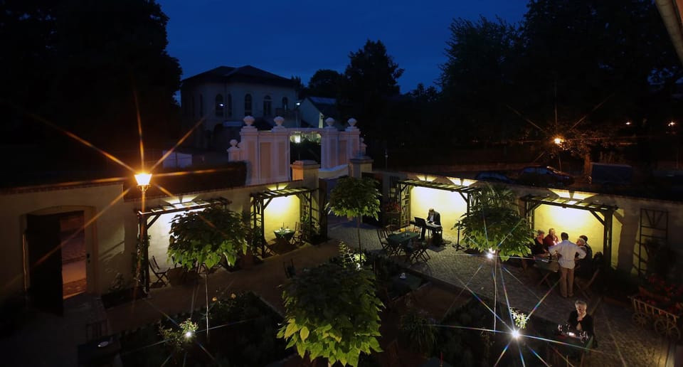 Restaurant/places to eat, Garden, Evening entertainment, Garden view