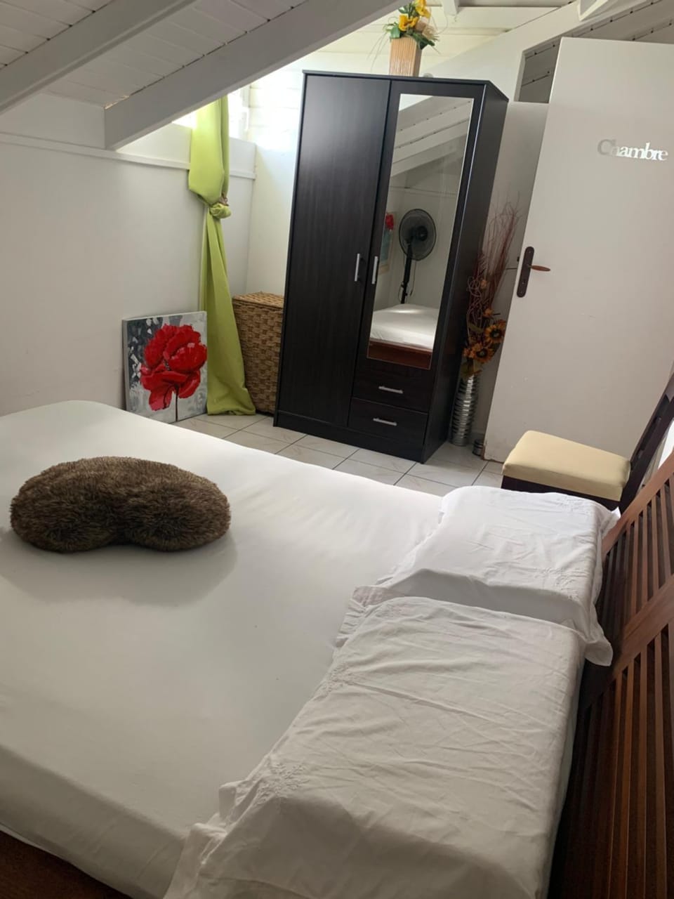 Photo of the whole room