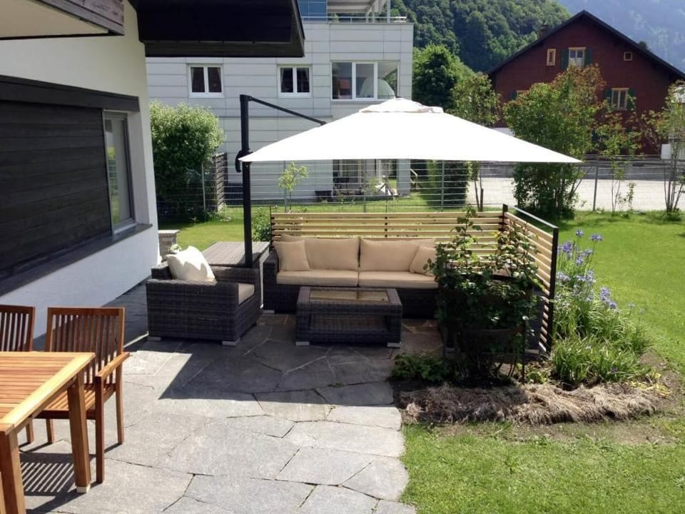 Day, Natural landscape, Garden, Seating area, Dining area, Garden view