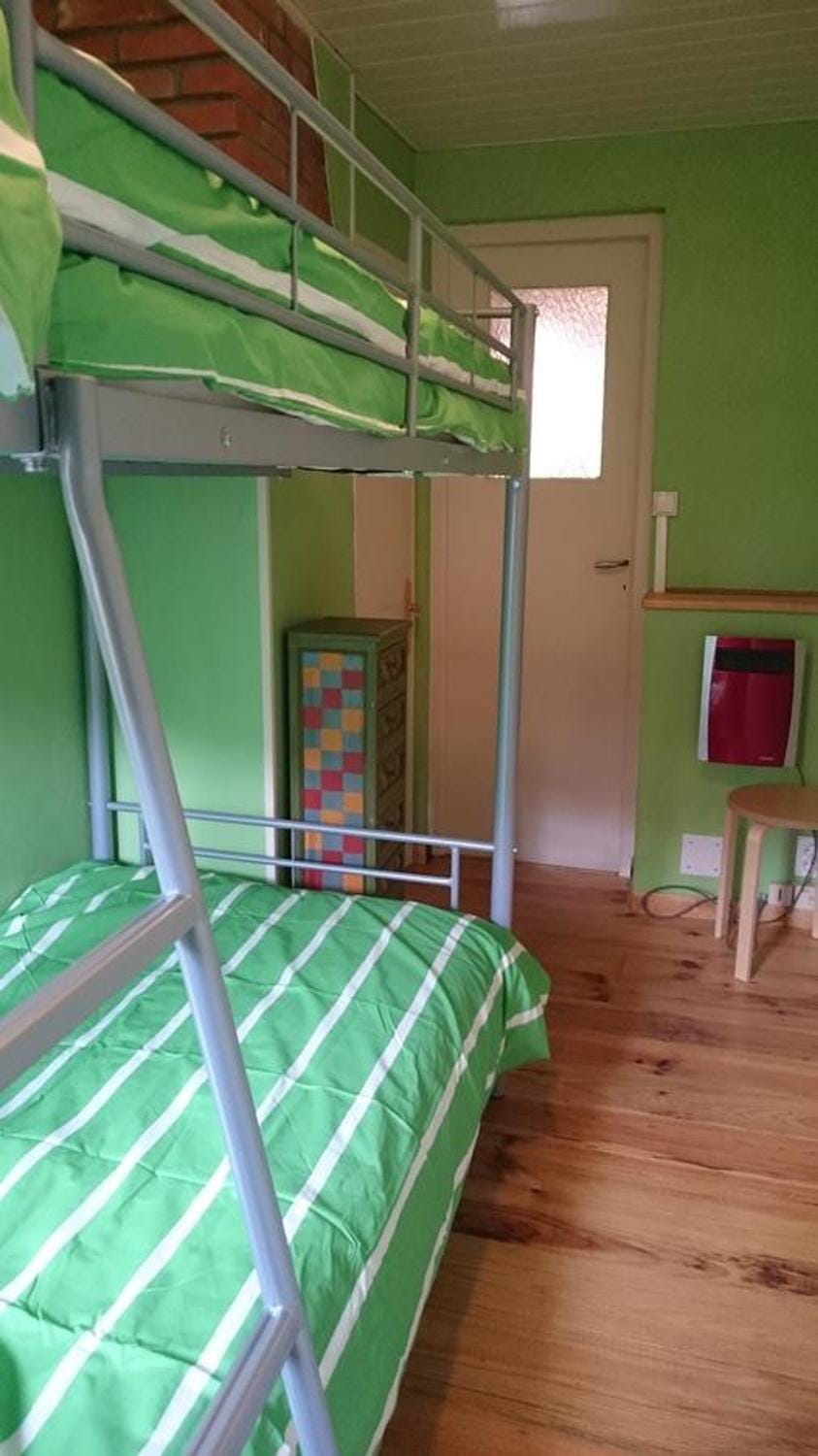 Bedroom, bunk bed