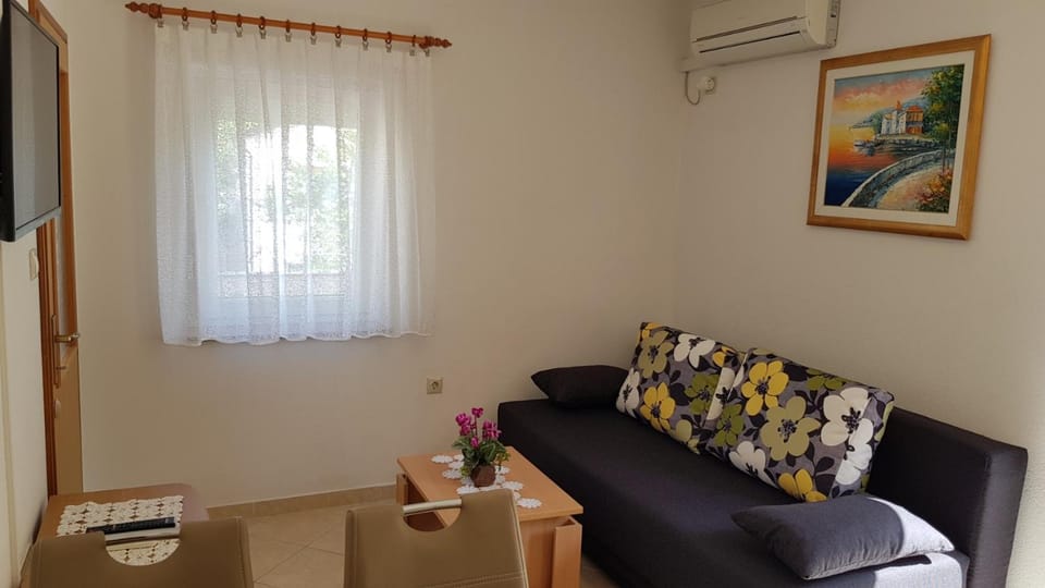 TV and multimedia, Living room, air conditioner