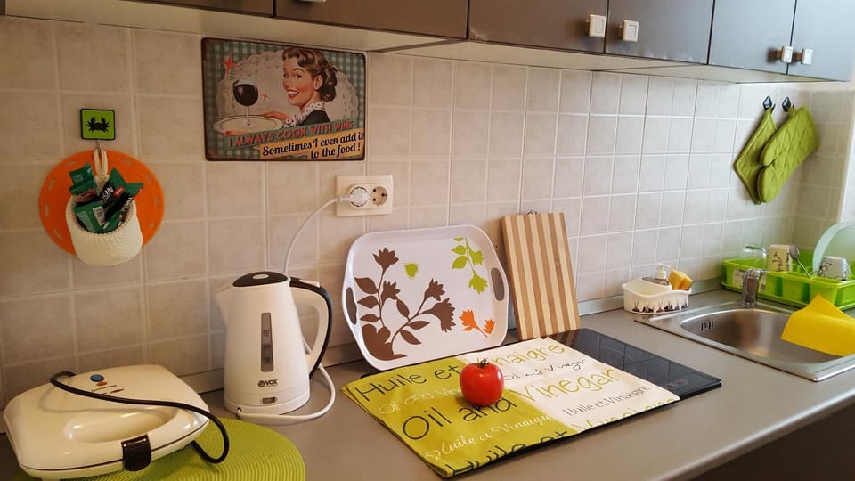 Coffee/tea facilities, Kitchen or kitchenette, Decorative detail