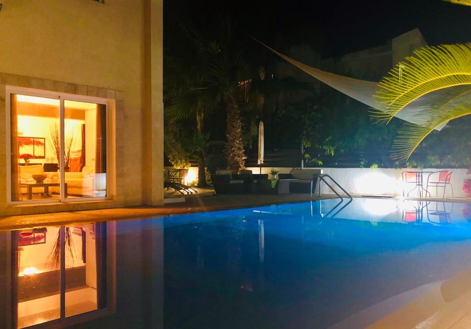 Swimming pool