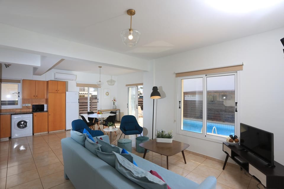 Kitchen or kitchenette, Living room, Dining area