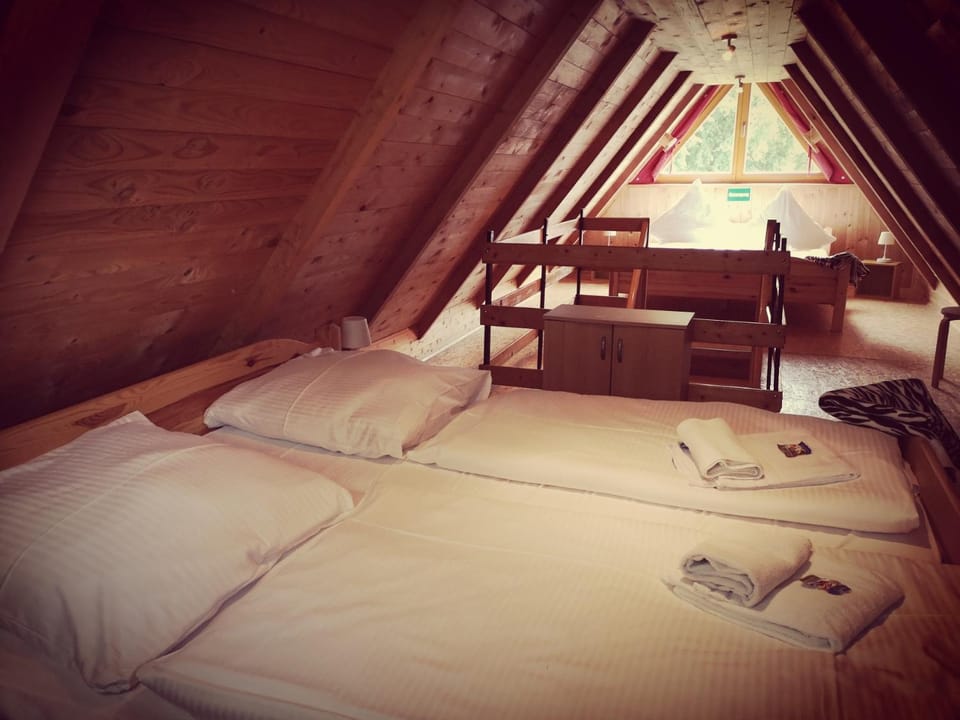 Bed, Photo of the whole room, Decorative detail, Decorative detail, Bedroom, Family