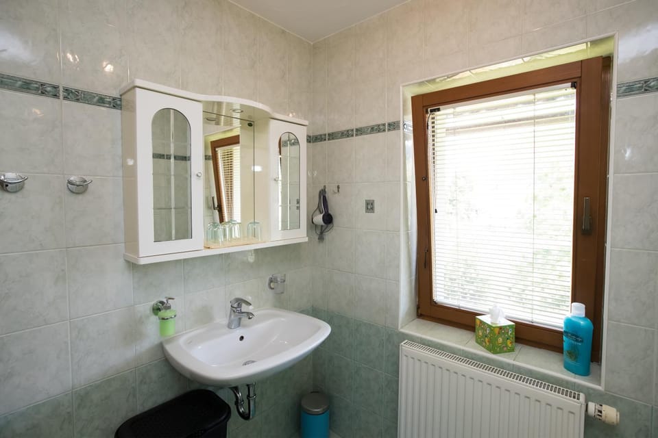 Shower, Bathroom, towels