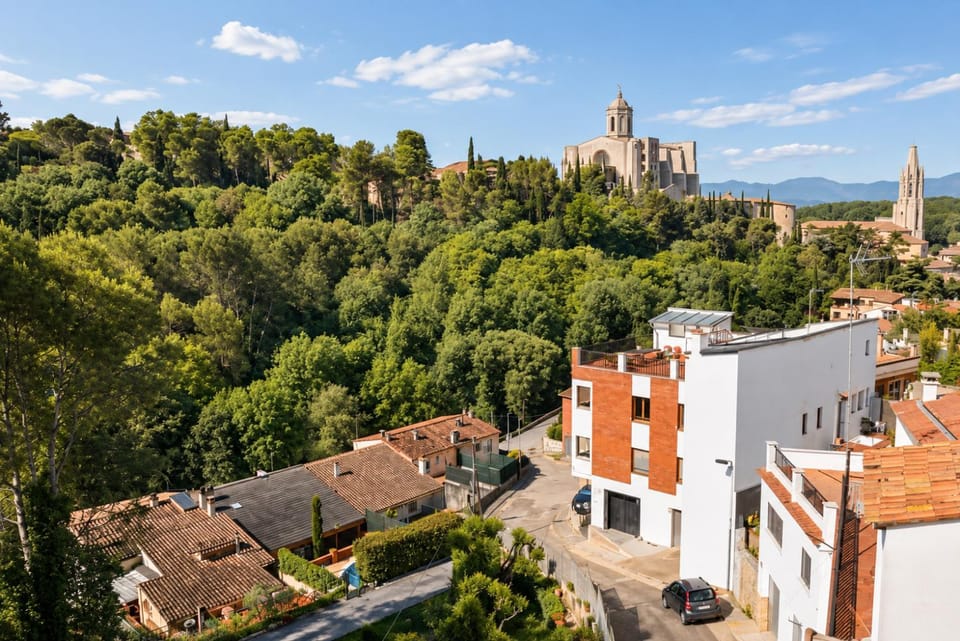 City view, Mountain view, Street view, Location
