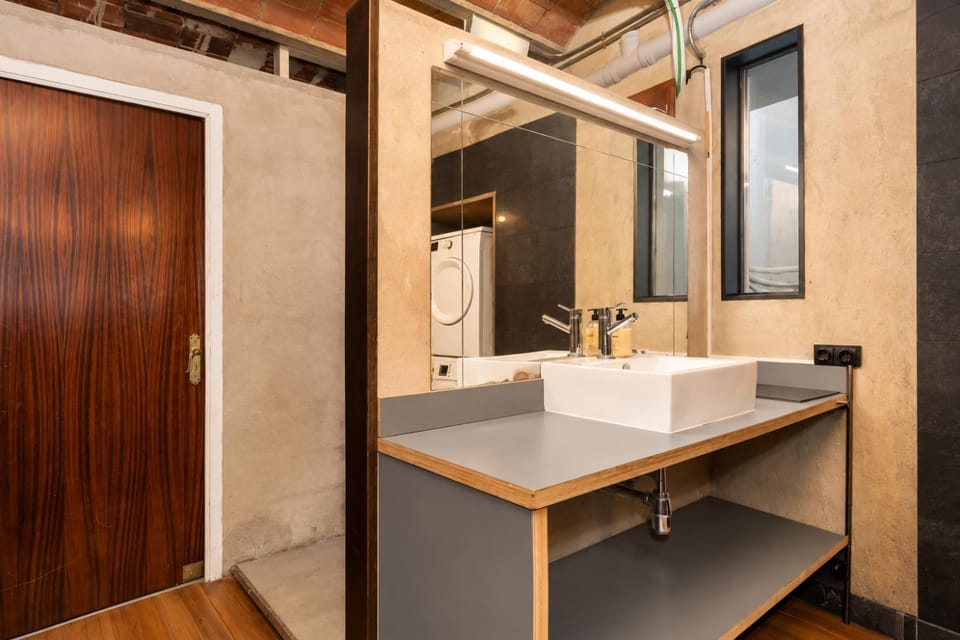 Bathroom, towels