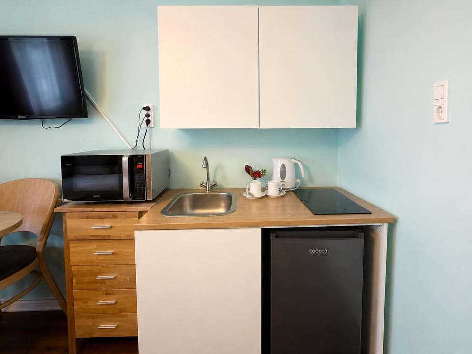 Coffee/tea facilities, Kitchen or kitchenette, oven