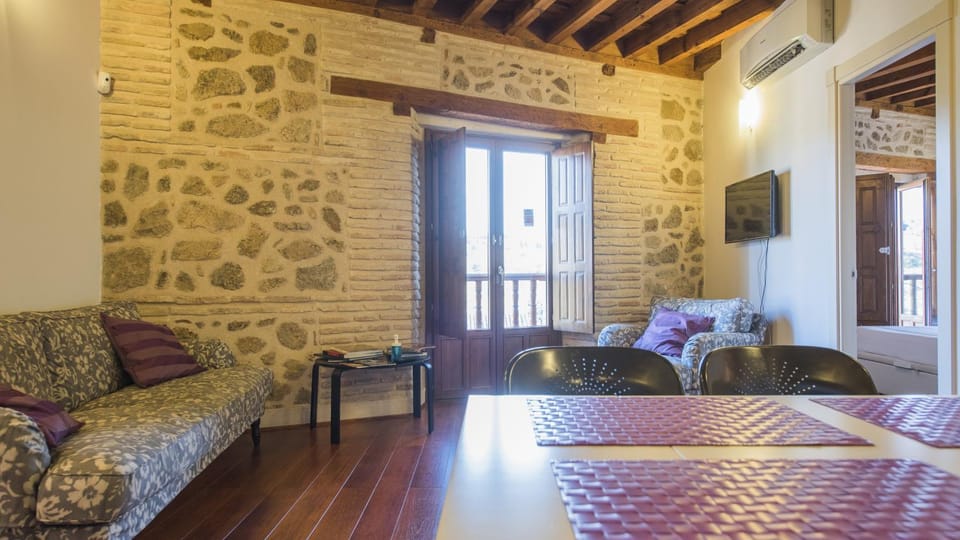 TV and multimedia, Balcony/Terrace, Living room, Dining area, Mountain view